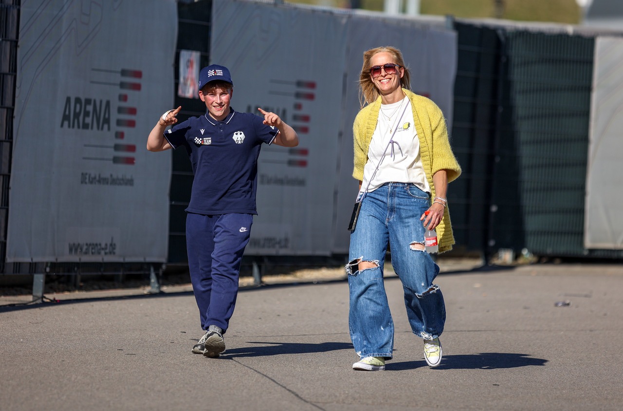 Henri Möhring und Teamjubel nach dem Sieg in Mülsen