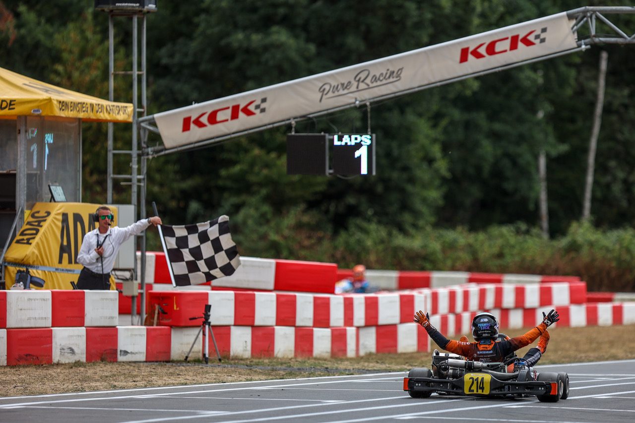 Henri Möhring feiert den Finalsieg beim ADAC Kart Masters in Kerpen 2026